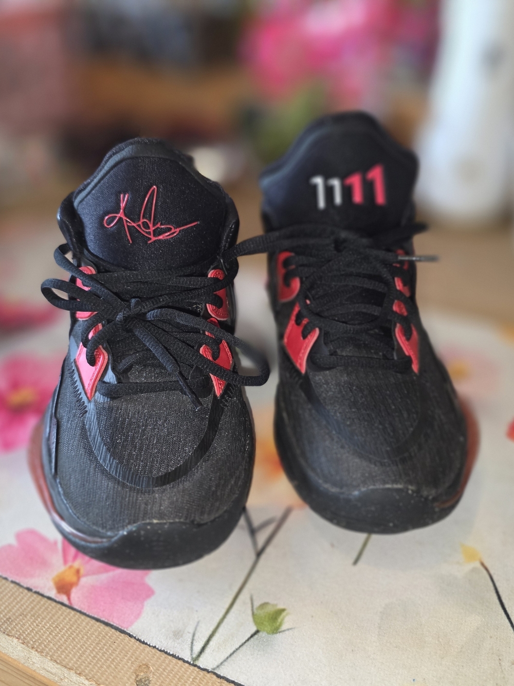 Nike Kids Black and Red Accent Sneakers - 1111 Detail